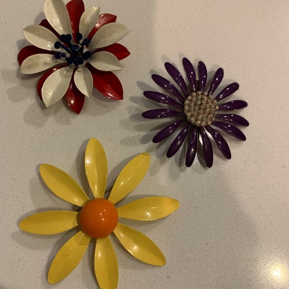 Jewelry - Lot of 3 vintage enamel flower brooches